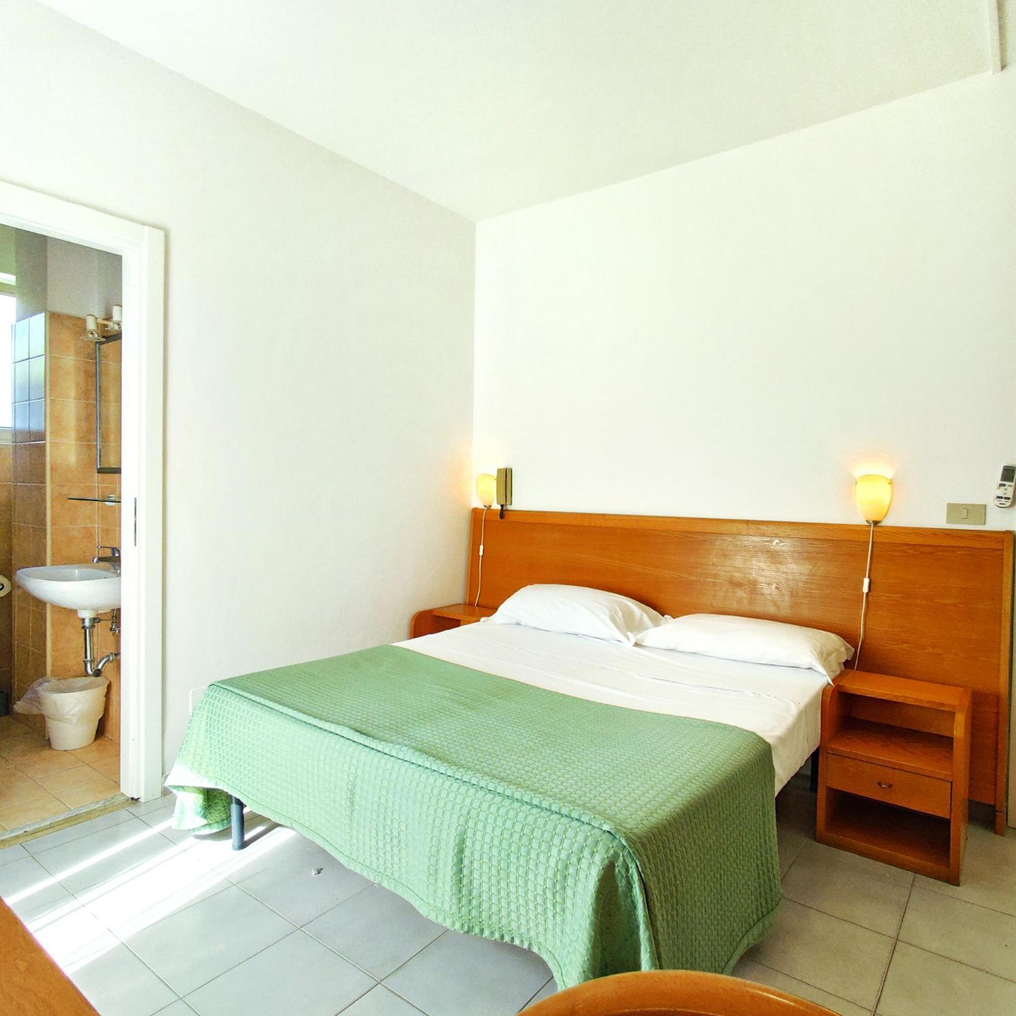 Piccolo Hotel แตร์ราชินา ภายนอก รูปภาพ
