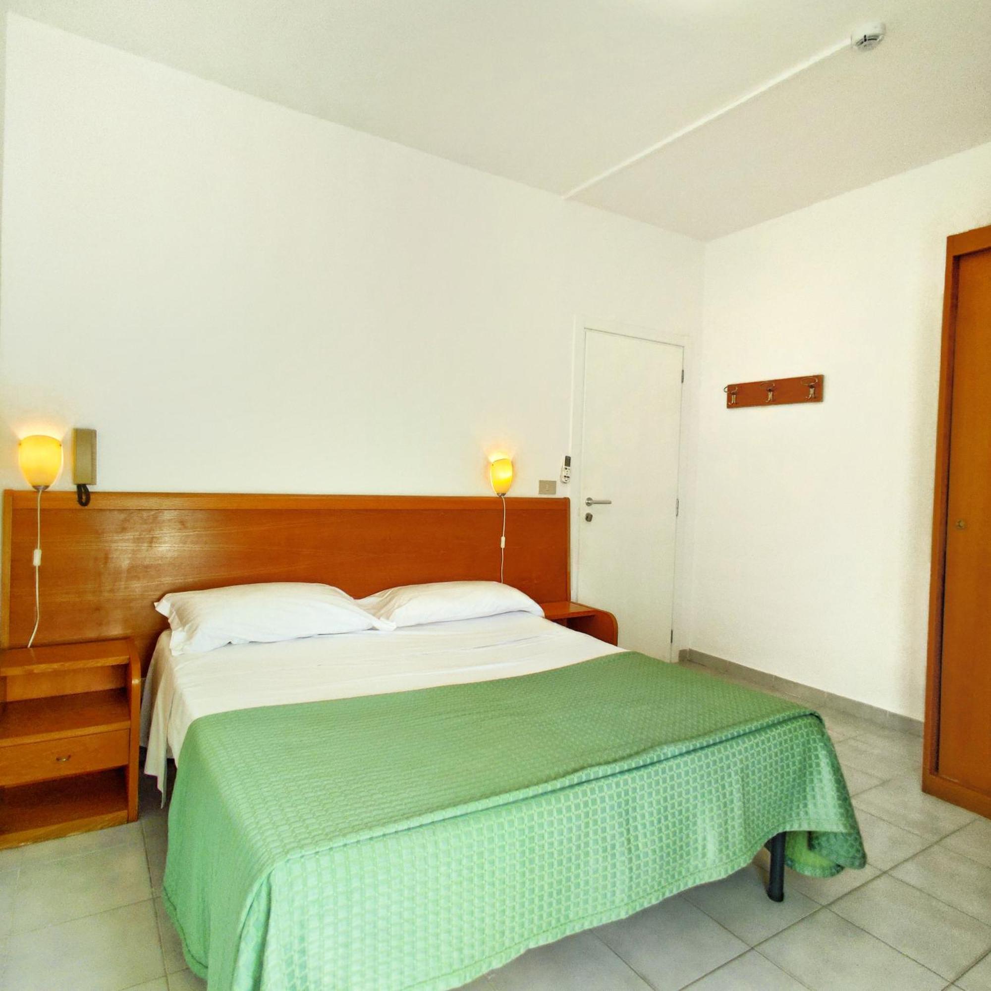 Piccolo Hotel แตร์ราชินา ภายนอก รูปภาพ