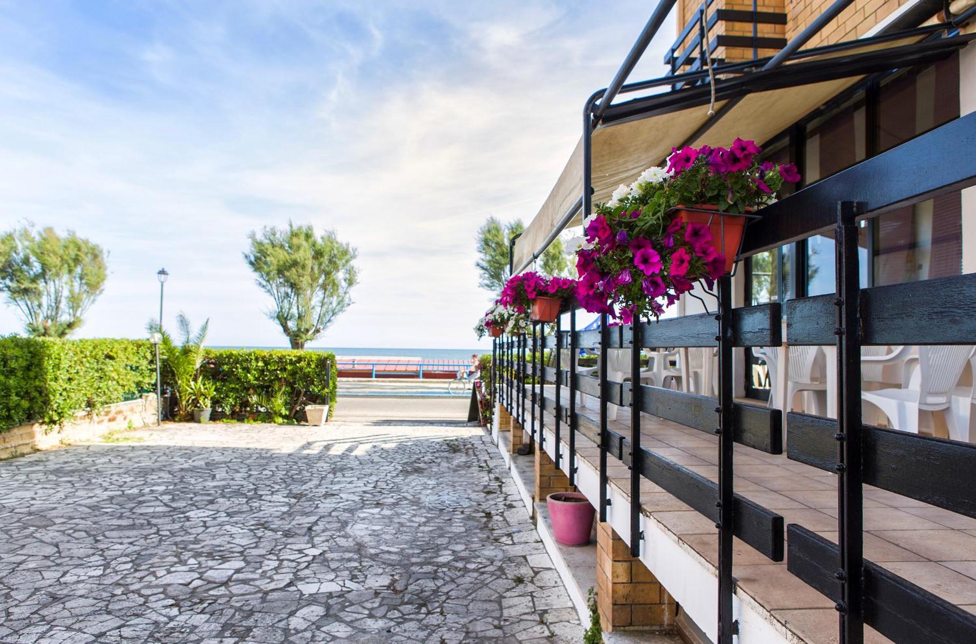 Piccolo Hotel แตร์ราชินา ภายนอก รูปภาพ