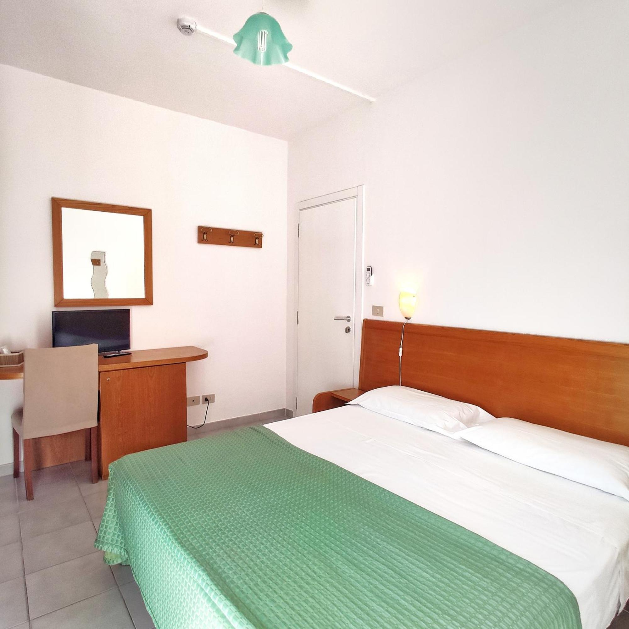 Piccolo Hotel แตร์ราชินา ภายนอก รูปภาพ