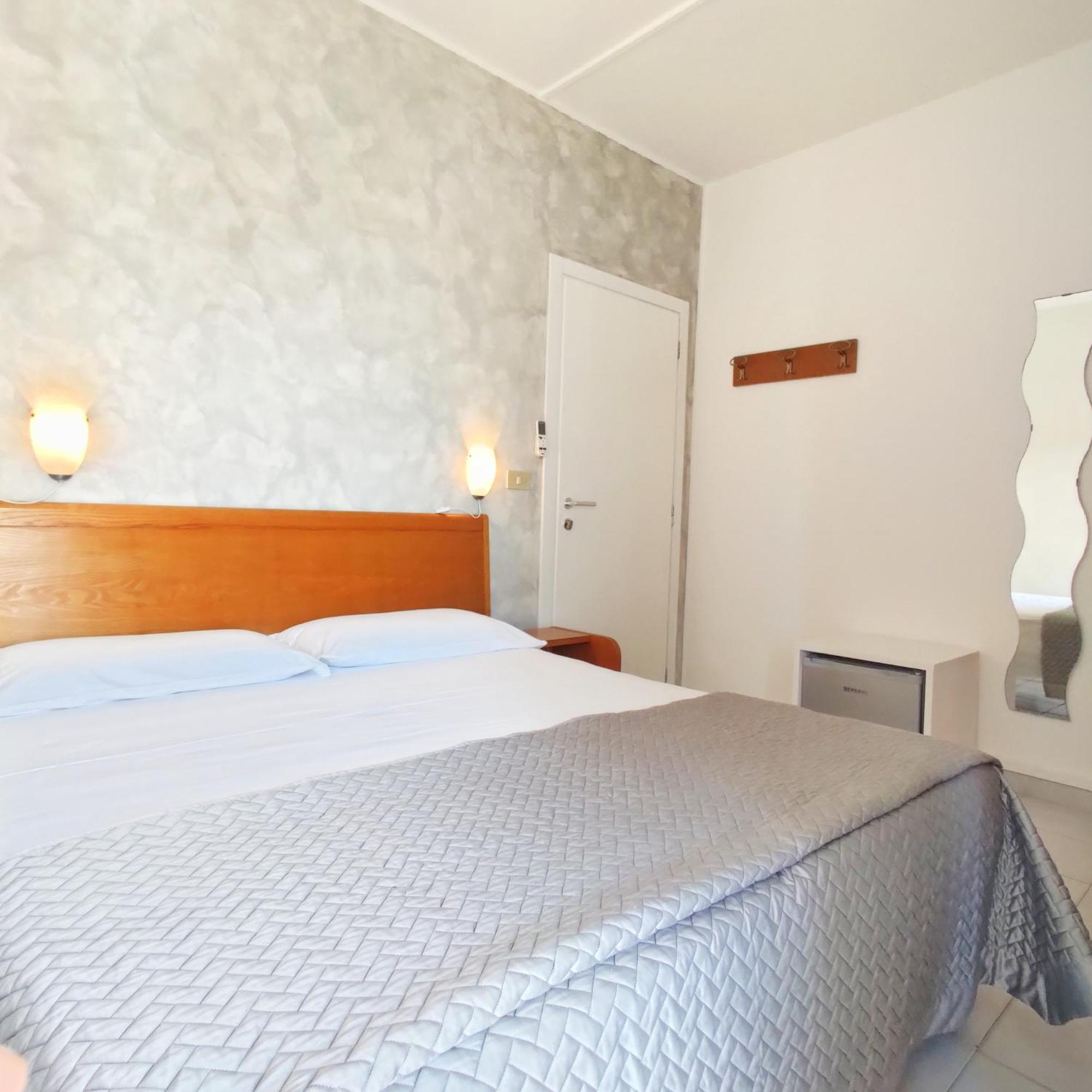 Piccolo Hotel แตร์ราชินา ภายนอก รูปภาพ