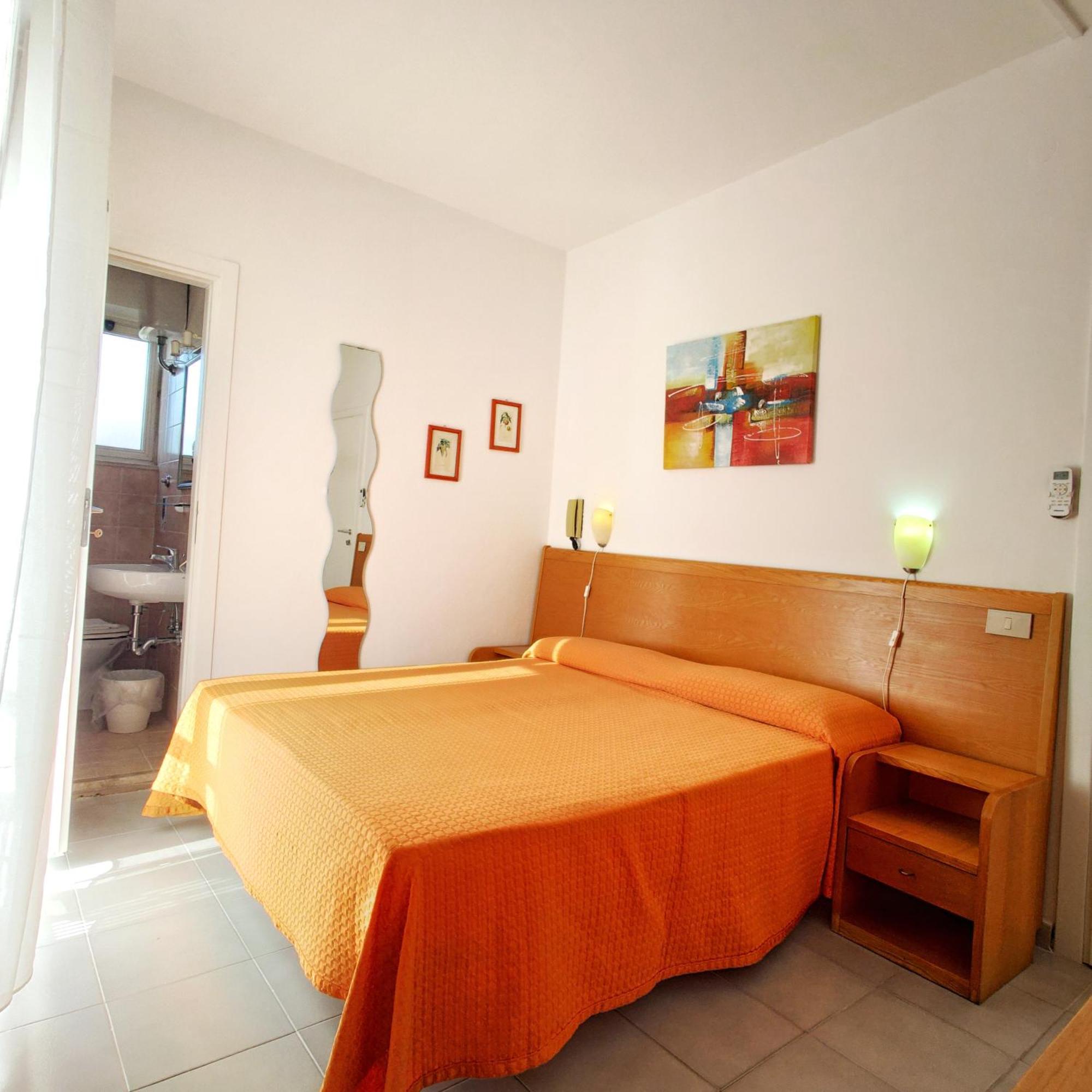 Piccolo Hotel แตร์ราชินา ภายนอก รูปภาพ