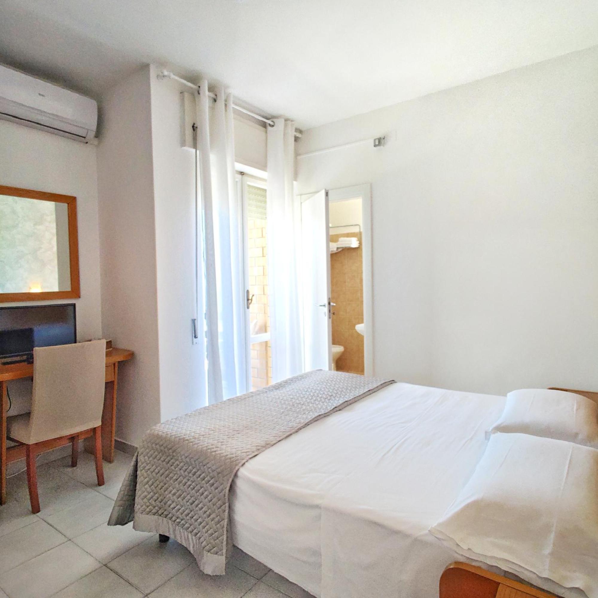 Piccolo Hotel แตร์ราชินา ภายนอก รูปภาพ