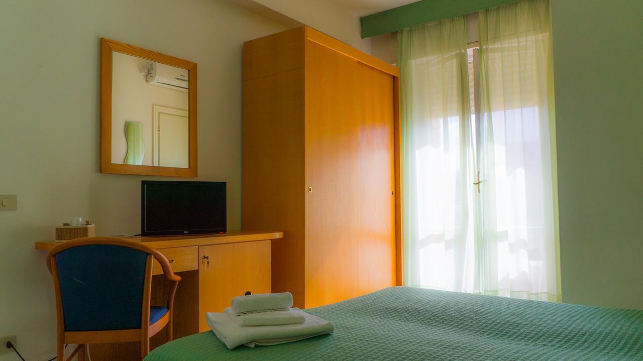 Piccolo Hotel แตร์ราชินา ภายนอก รูปภาพ